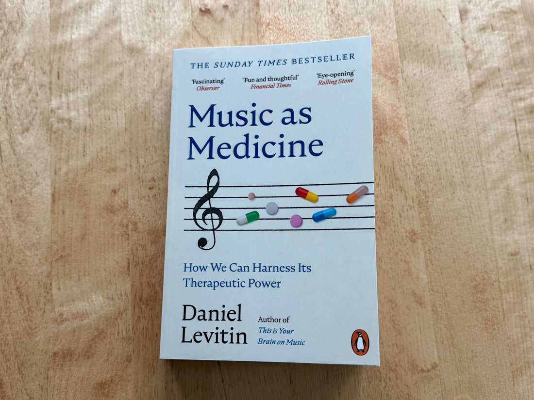 Det er noe med hva musikk gjør med kroppen – noe jeg alltid har visst, men aldri klart å forklare ordentlig. Helt til jeg leste «Music as Medicine» av nevrovitenskaperen Daniel Levitin.